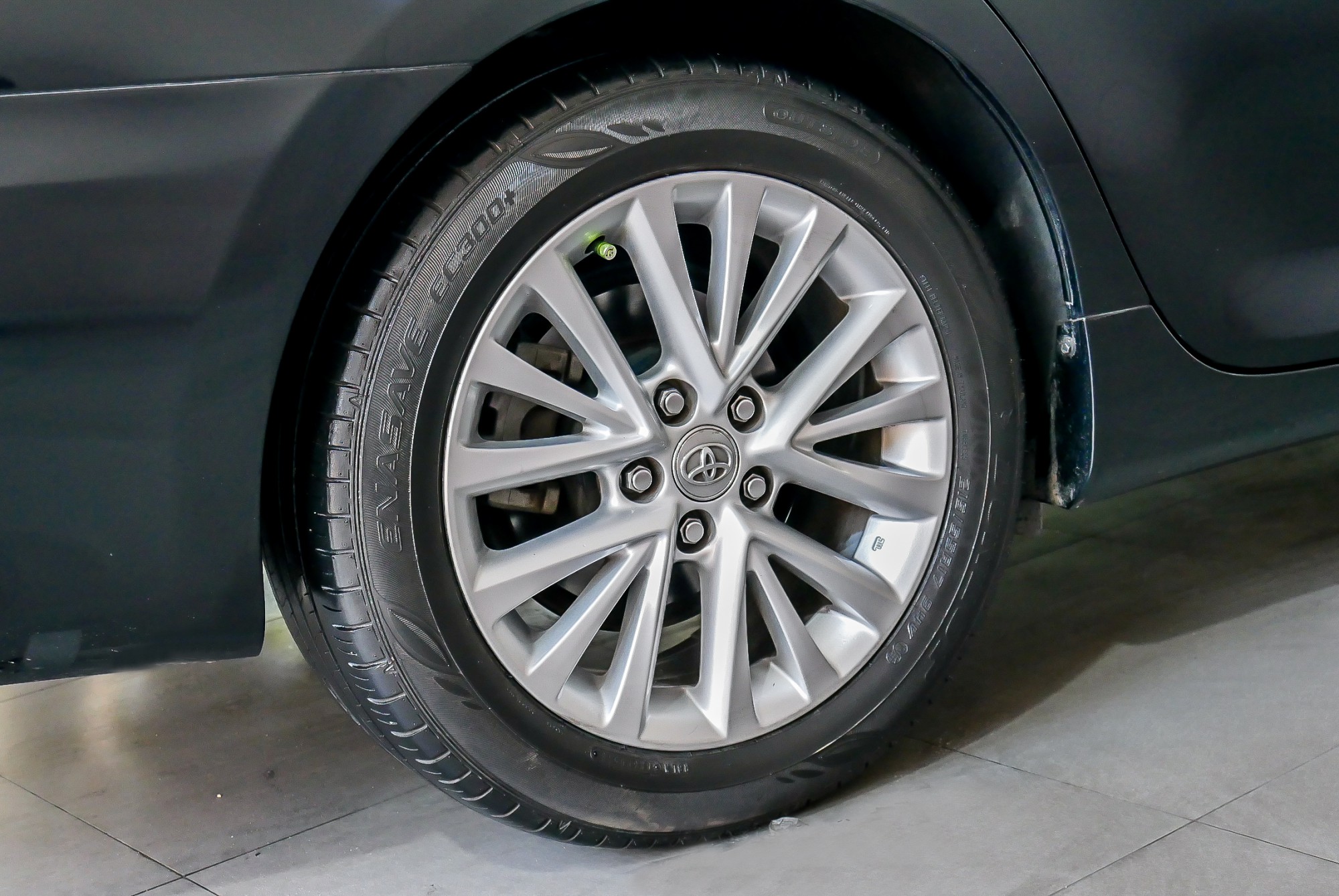 TOYOTA CAMRY 2.5 HV NAVI MINOR CHANGE AT ปี 2016 สีดำ (รูปที่ 20)