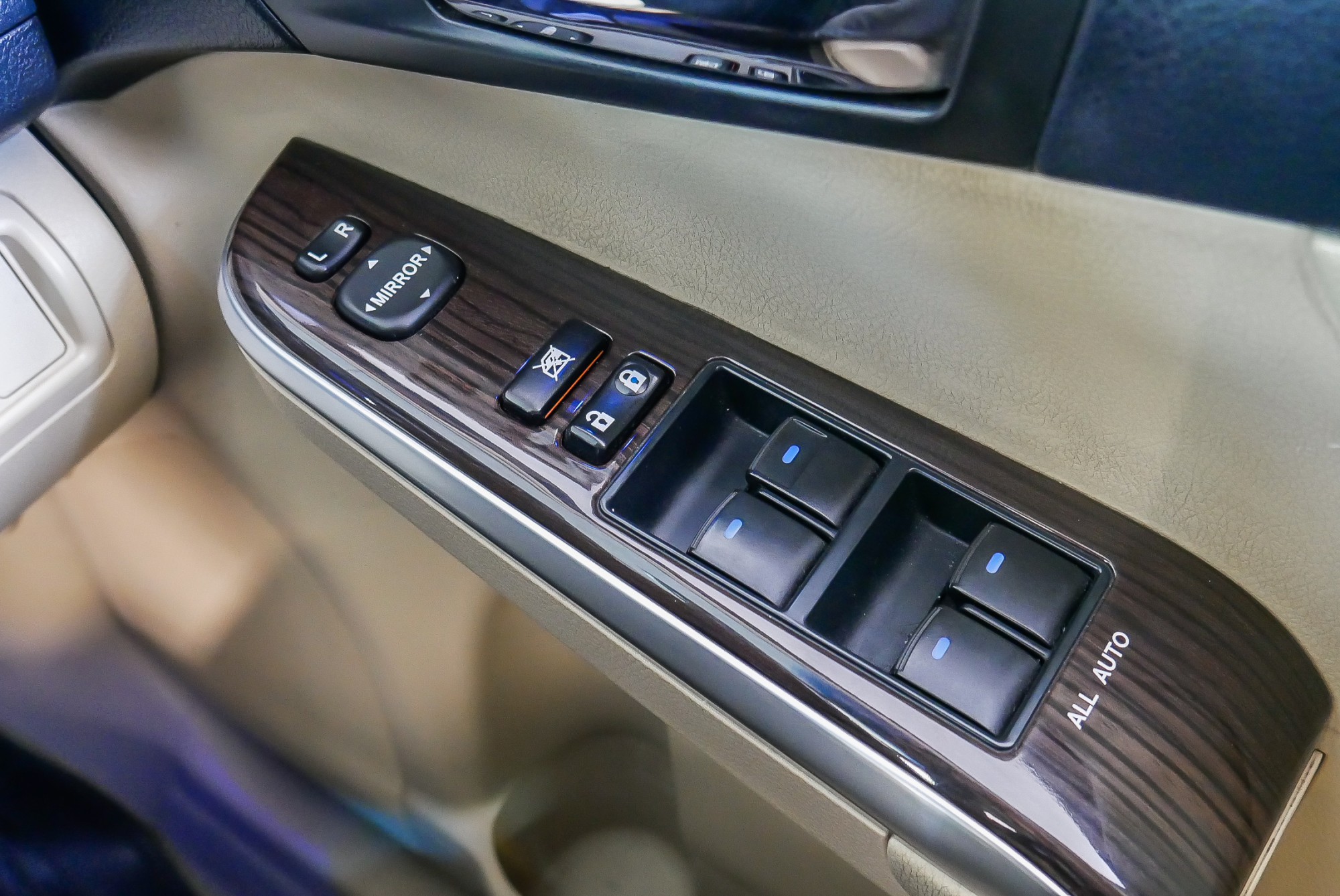 TOYOTA CAMRY 2.5 HV NAVI MINOR CHANGE AT ปี 2016 สีดำ (รูปที่ 7)