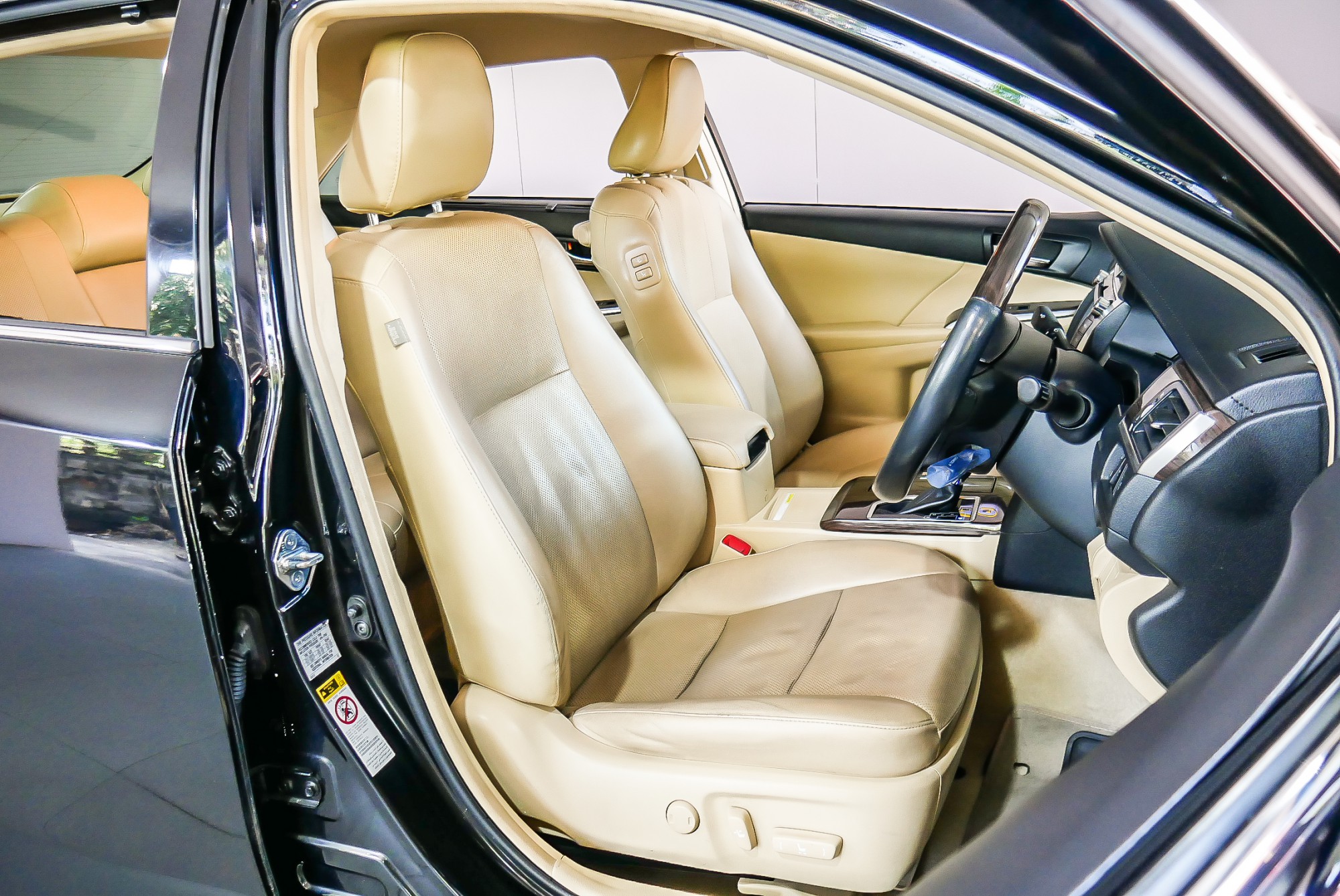 TOYOTA CAMRY 2.5 HV NAVI MINOR CHANGE AT ปี 2016 สีดำ (รูปที่ 12)
