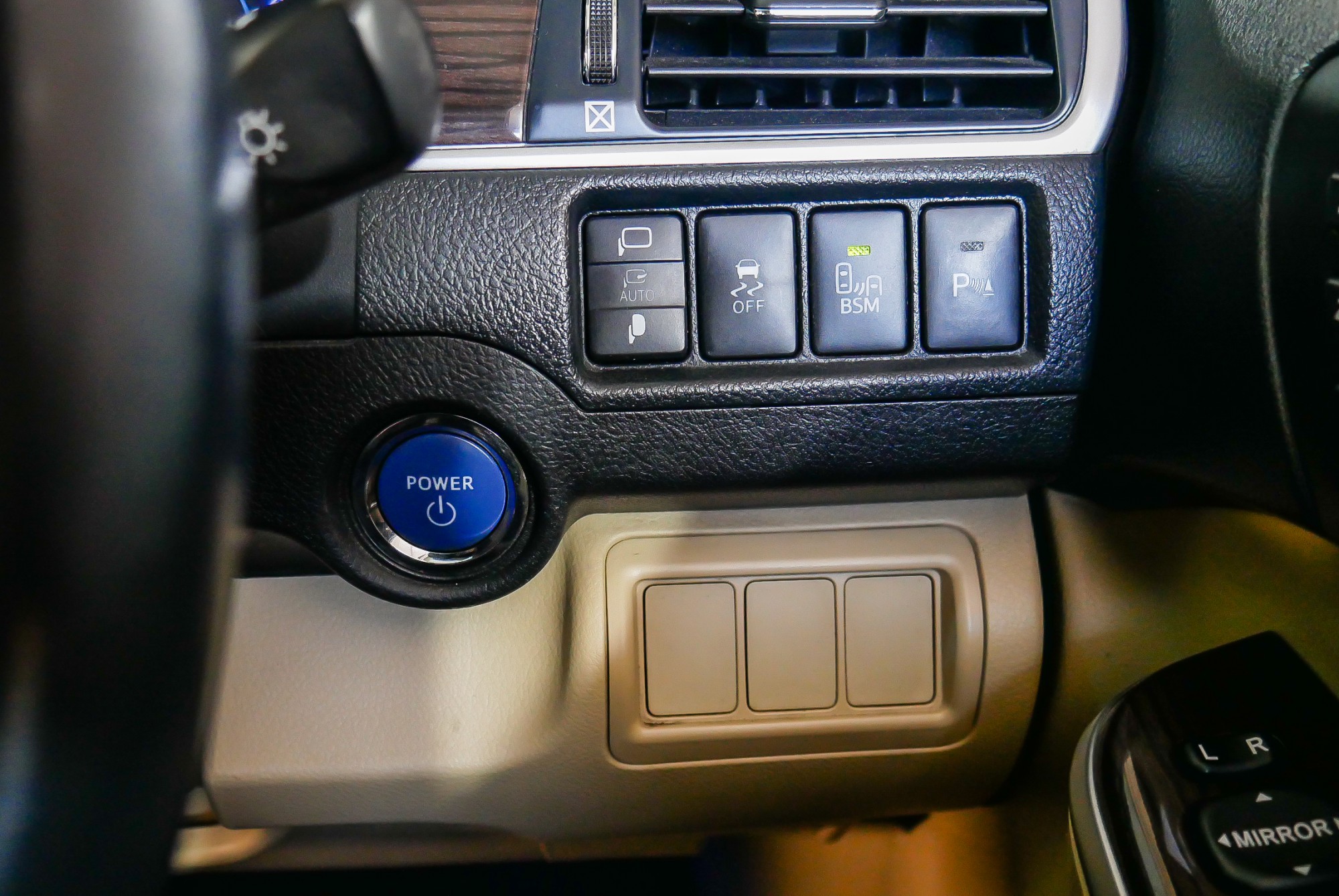 TOYOTA CAMRY 2.5 HV NAVI MINOR CHANGE AT ปี 2016 สีดำ (รูปที่ 8)