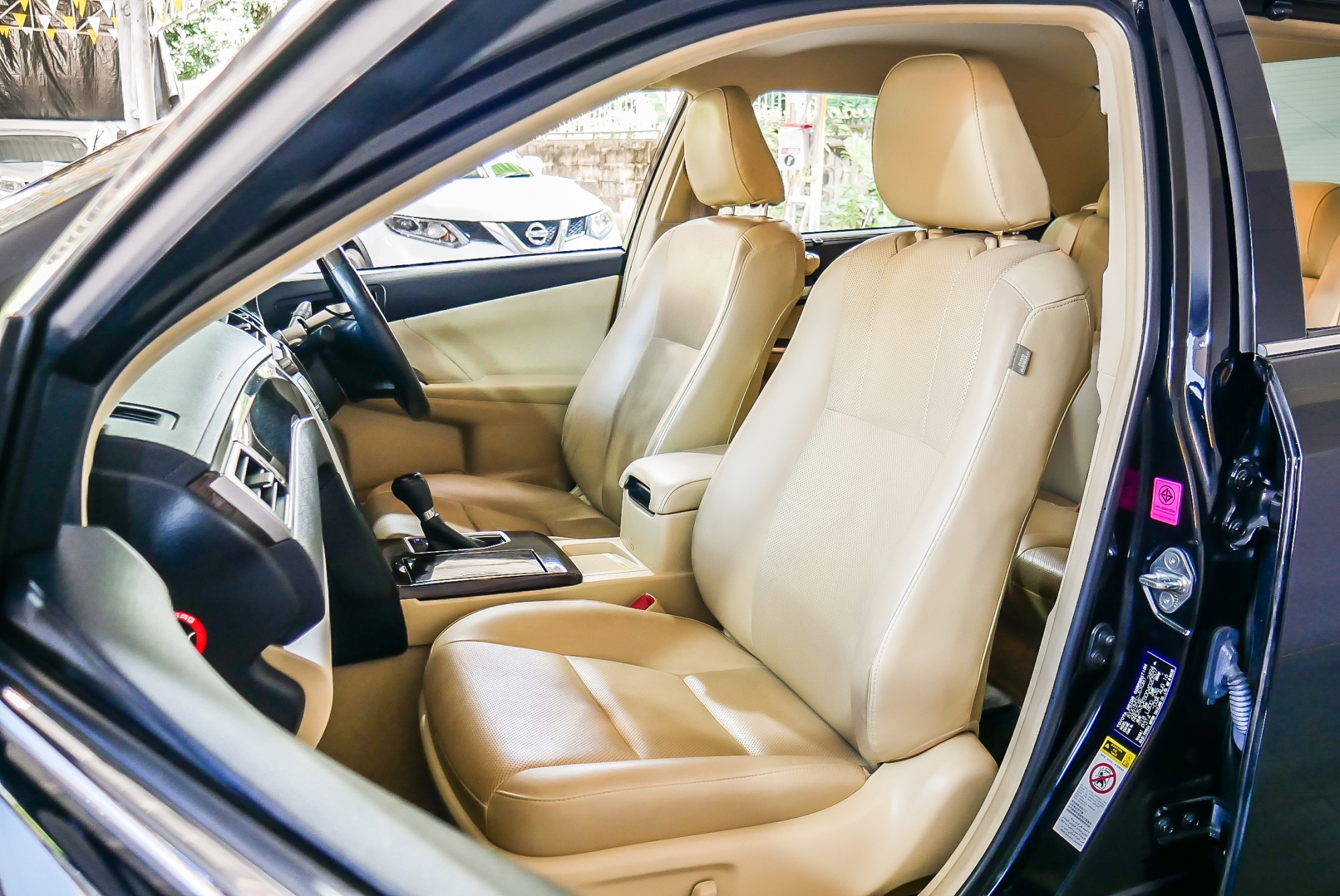 TOYOTA CAMRY 2.5 HV NAVI MINOR CHANGE AT ปี 2016 สีดำ (รูปที่ 13)