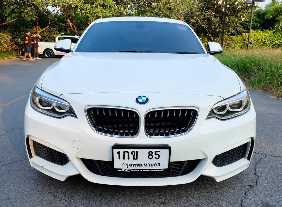 BMW 2 Series F22 218i Coupe ปี 2015 สีขาว