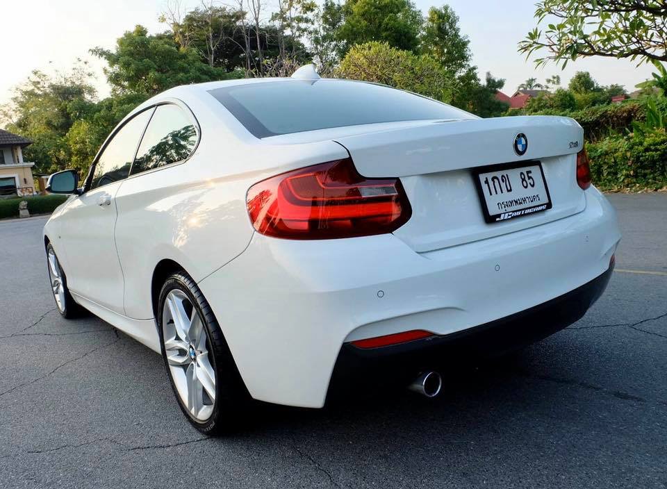 BMW 2 Series F22 218i Coupe ปี 2015 สีขาว