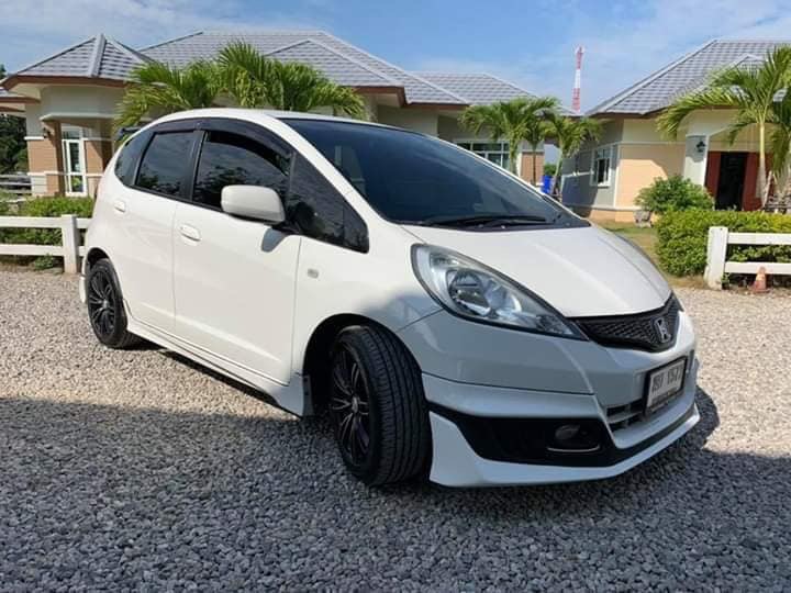 Honda Jazz GE ปี 2012 สีขาว (รูปที่ 2)