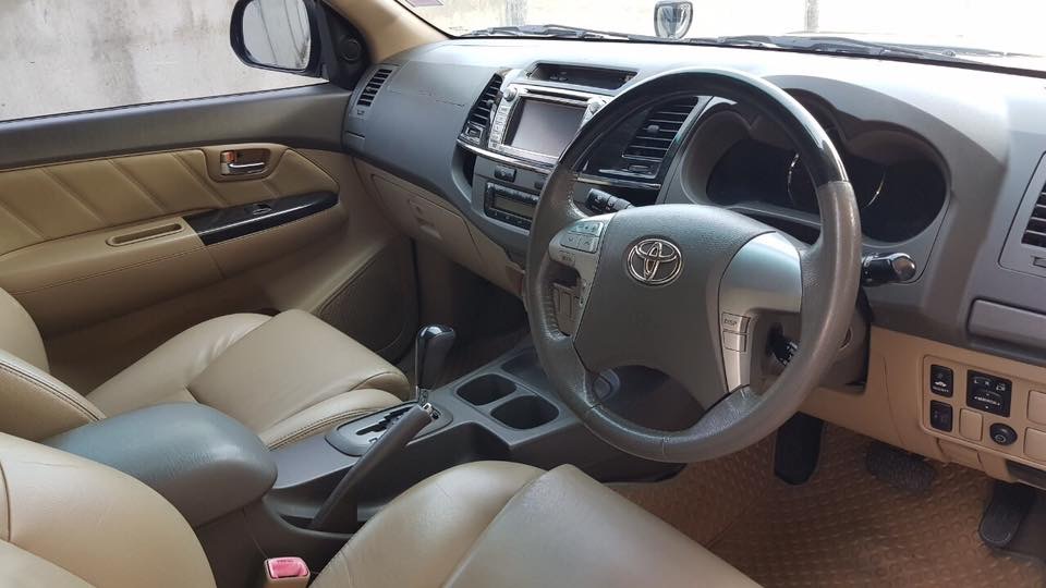 Toyota Fortuner ไมเนอร์เชนจ์ 2 ปี 2011 สีดำ (รูปที่ 9)