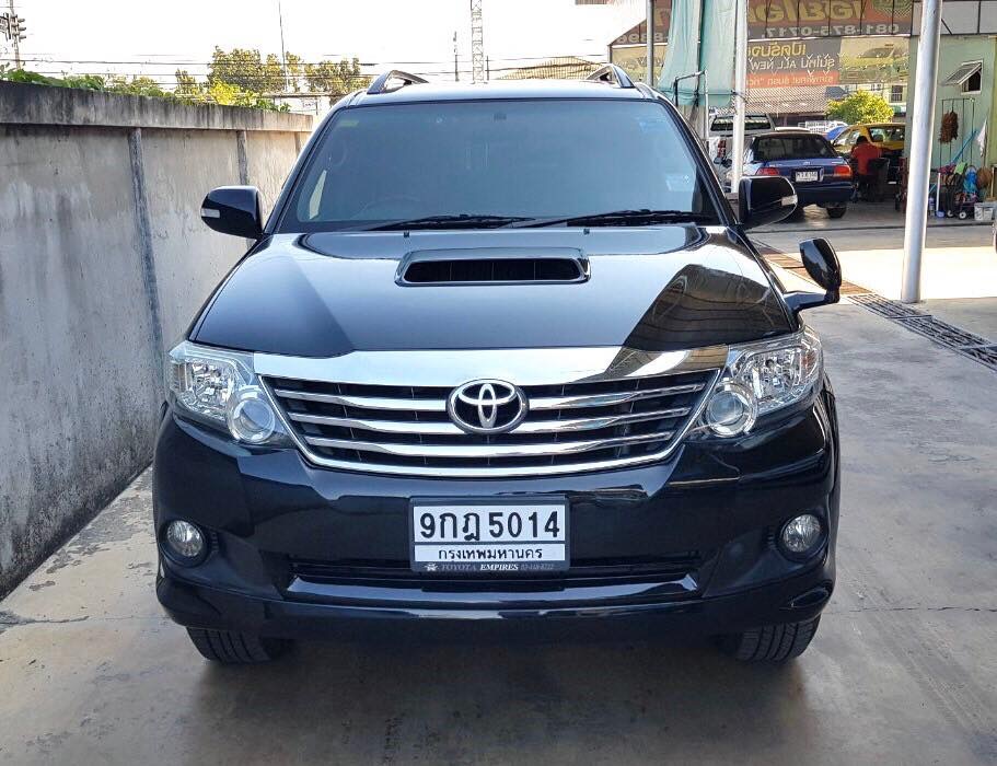 Toyota Fortuner ไมเนอร์เชนจ์ 2 ปี 2011 สีดำ (รูปที่ 2)