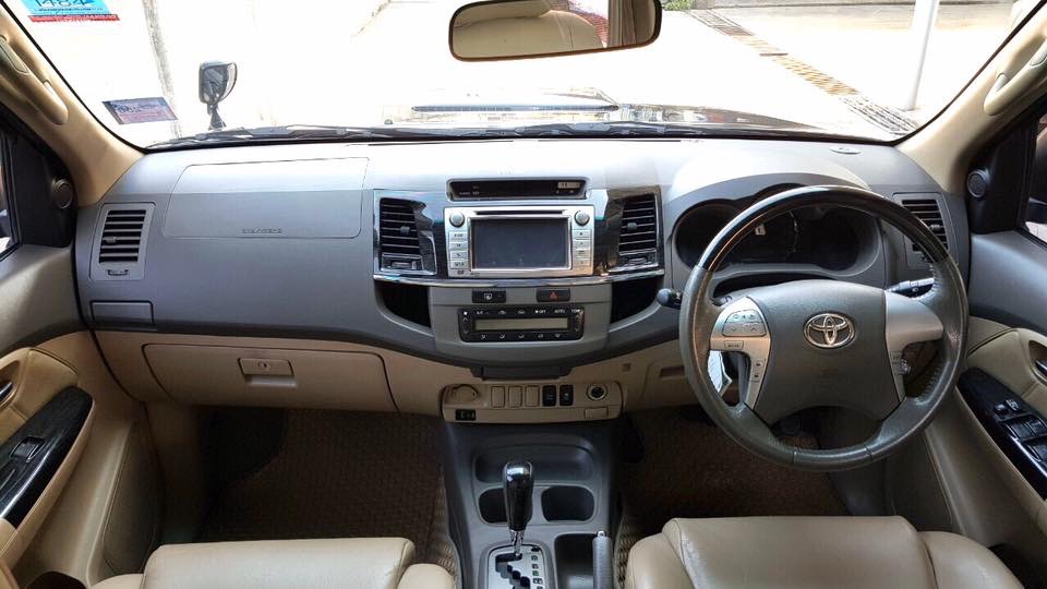 Toyota Fortuner ไมเนอร์เชนจ์ 2 ปี 2011 สีดำ (รูปที่ 12)