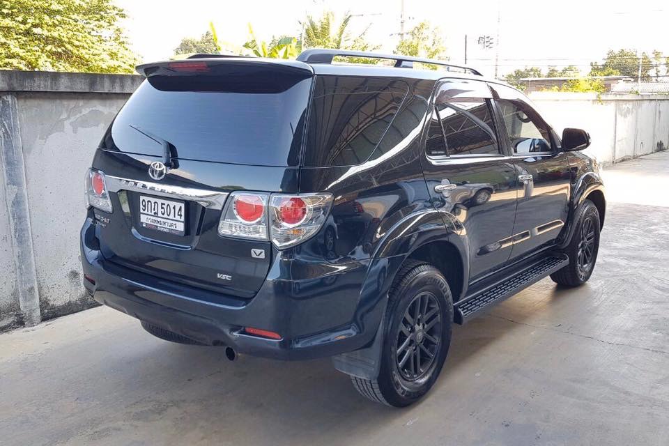 Toyota Fortuner ไมเนอร์เชนจ์ 2 ปี 2011 สีดำ (รูปที่ 6)