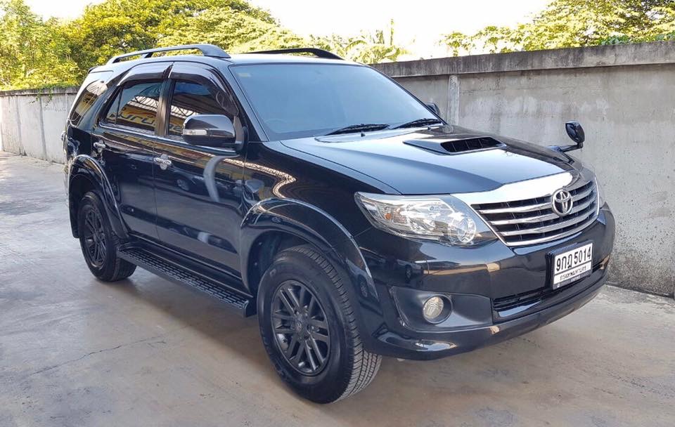 Toyota Fortuner ไมเนอร์เชนจ์ 2 ปี 2011 สีดำ