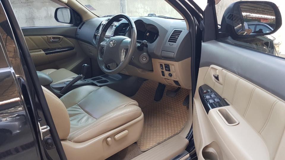 Toyota Fortuner ไมเนอร์เชนจ์ 2 ปี 2011 สีดำ (รูปที่ 10)