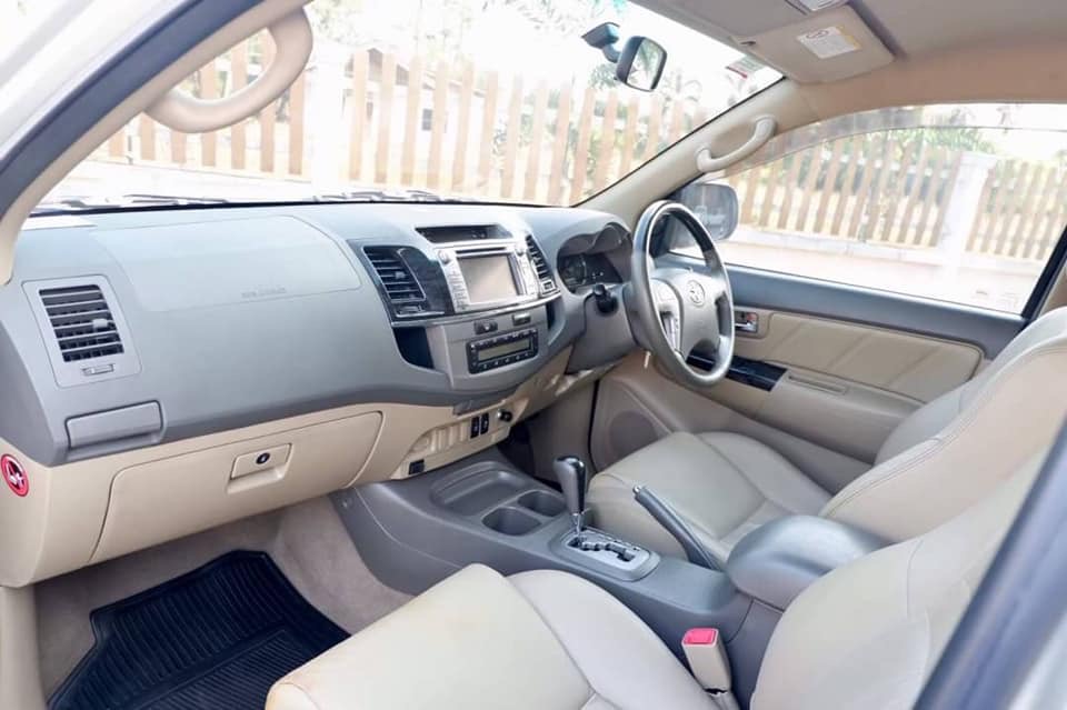 Toyota Fortuner ไมเนอร์เชนจ์ 2 ปี 2013 สีเงิน (รูปที่ 10)