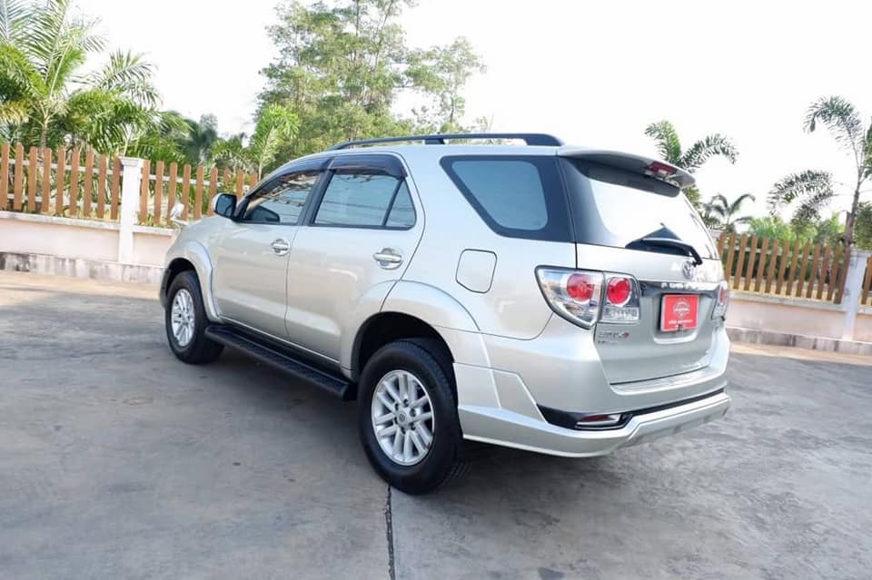 Toyota Fortuner ไมเนอร์เชนจ์ 2 ปี 2013 สีเงิน (รูปที่ 3)