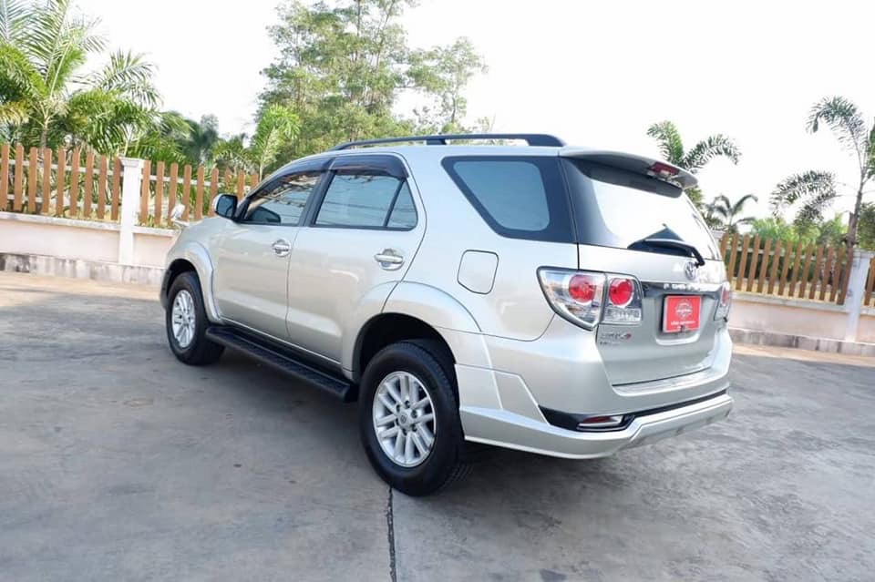 Toyota Fortuner ไมเนอร์เชนจ์ 2 ปี 2013 สีเงิน