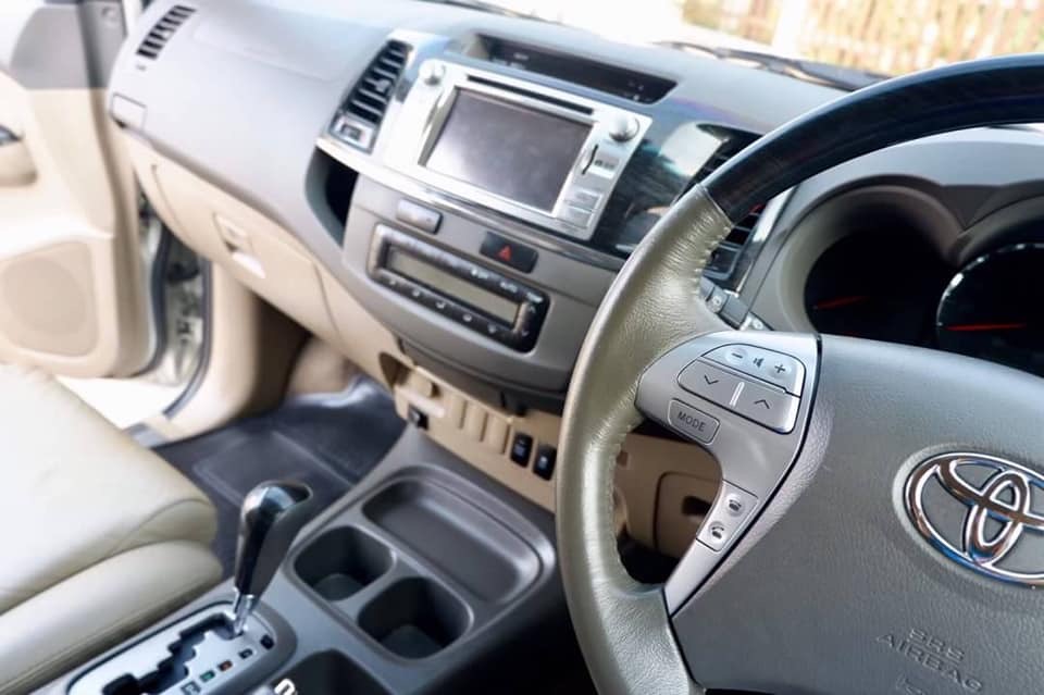 Toyota Fortuner ไมเนอร์เชนจ์ 2 ปี 2013 สีเงิน (รูปที่ 15)