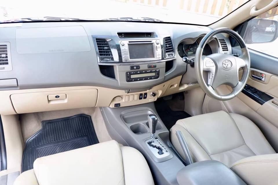 Toyota Fortuner ไมเนอร์เชนจ์ 2 ปี 2013 สีเงิน (รูปที่ 9)