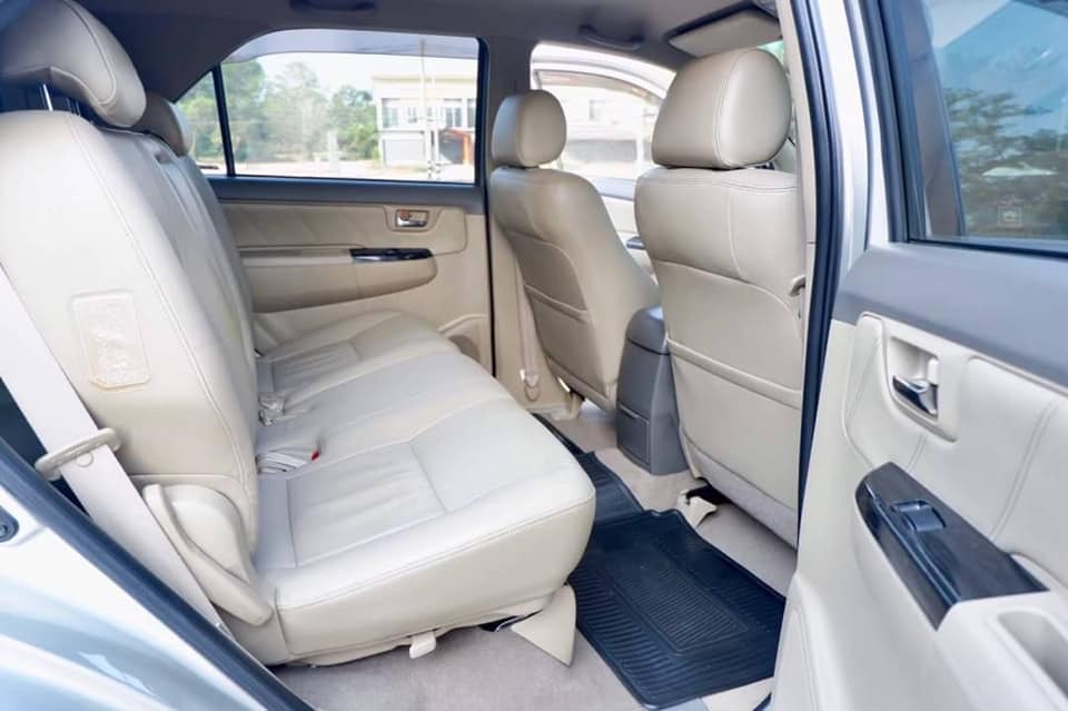 Toyota Fortuner ไมเนอร์เชนจ์ 2 ปี 2013 สีเงิน (รูปที่ 12)
