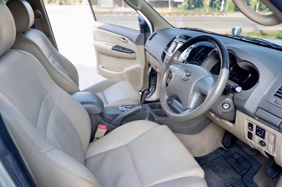 Toyota Fortuner ไมเนอร์เชนจ์ 2 ปี 2013 สีเงิน (รูปที่ 13)