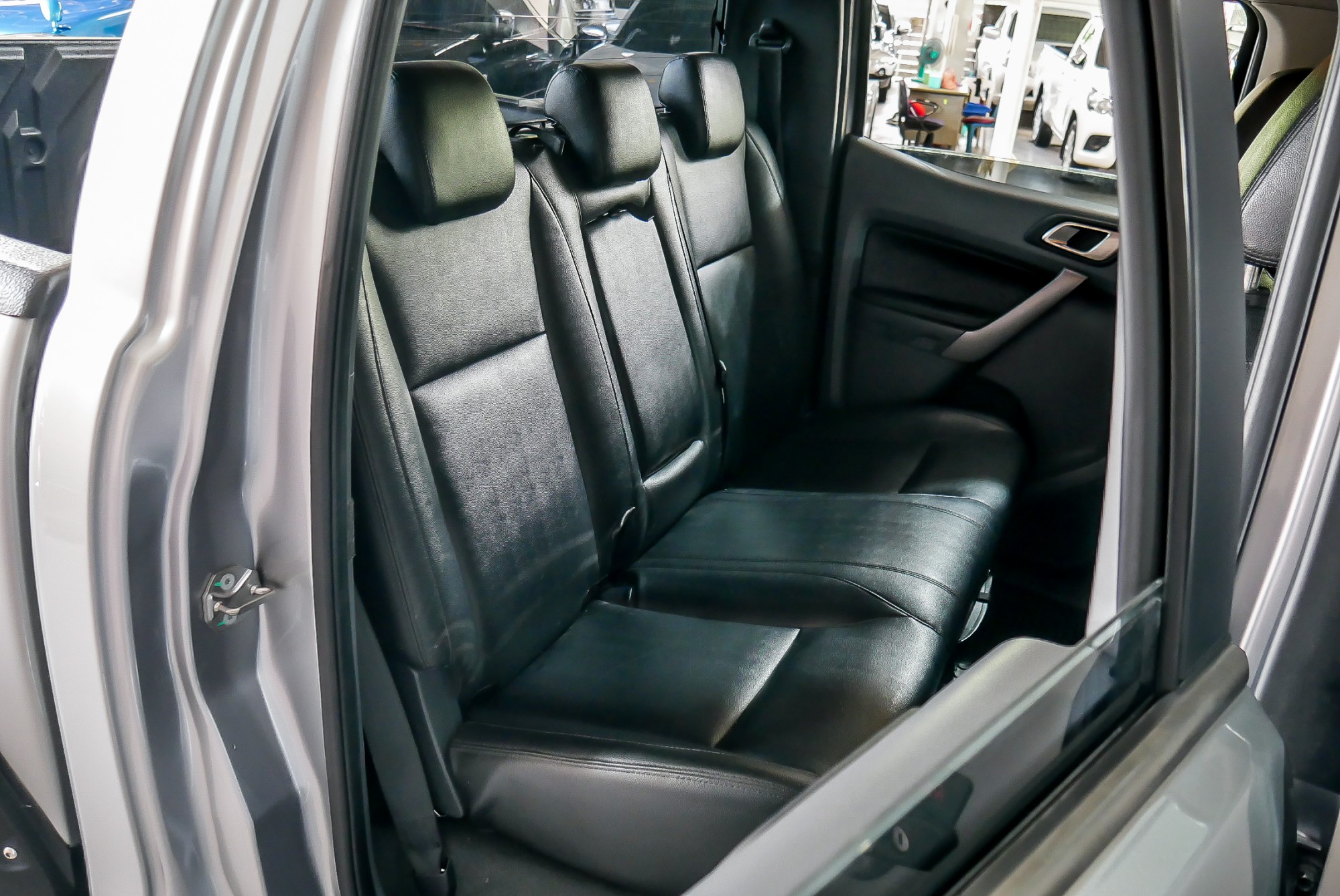 FORD RANGER DOUBLECAB 2.2 XLT HI-RIDER AT ปี 2016 สีเทา (รูปที่ 16)