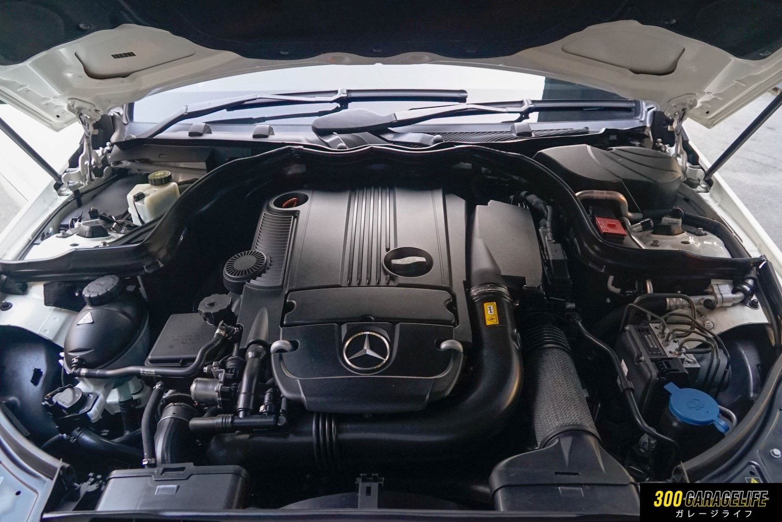 Mercedes-Benz E-Class C207 E250 ปี 2011 สีขาว (รูปที่ 16)