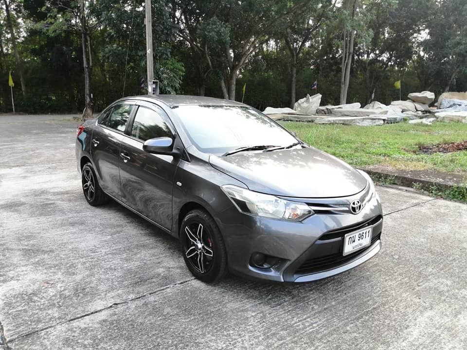 Toyota Vios ปี 2013 สีเทา (รูปที่ 2)