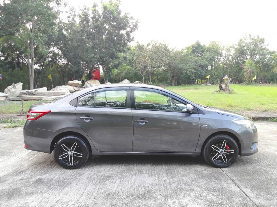 Toyota Vios ปี 2013 สีเทา (รูปที่ 4)
