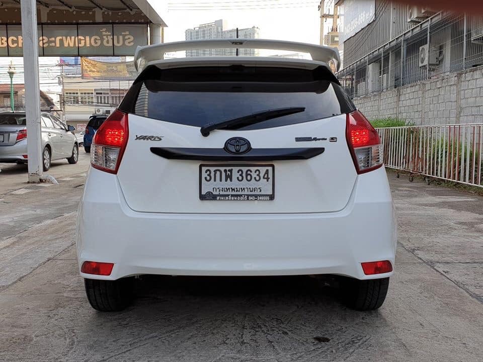Toyota Yaris ปี 2015 สีขาว (รูปที่ 3)