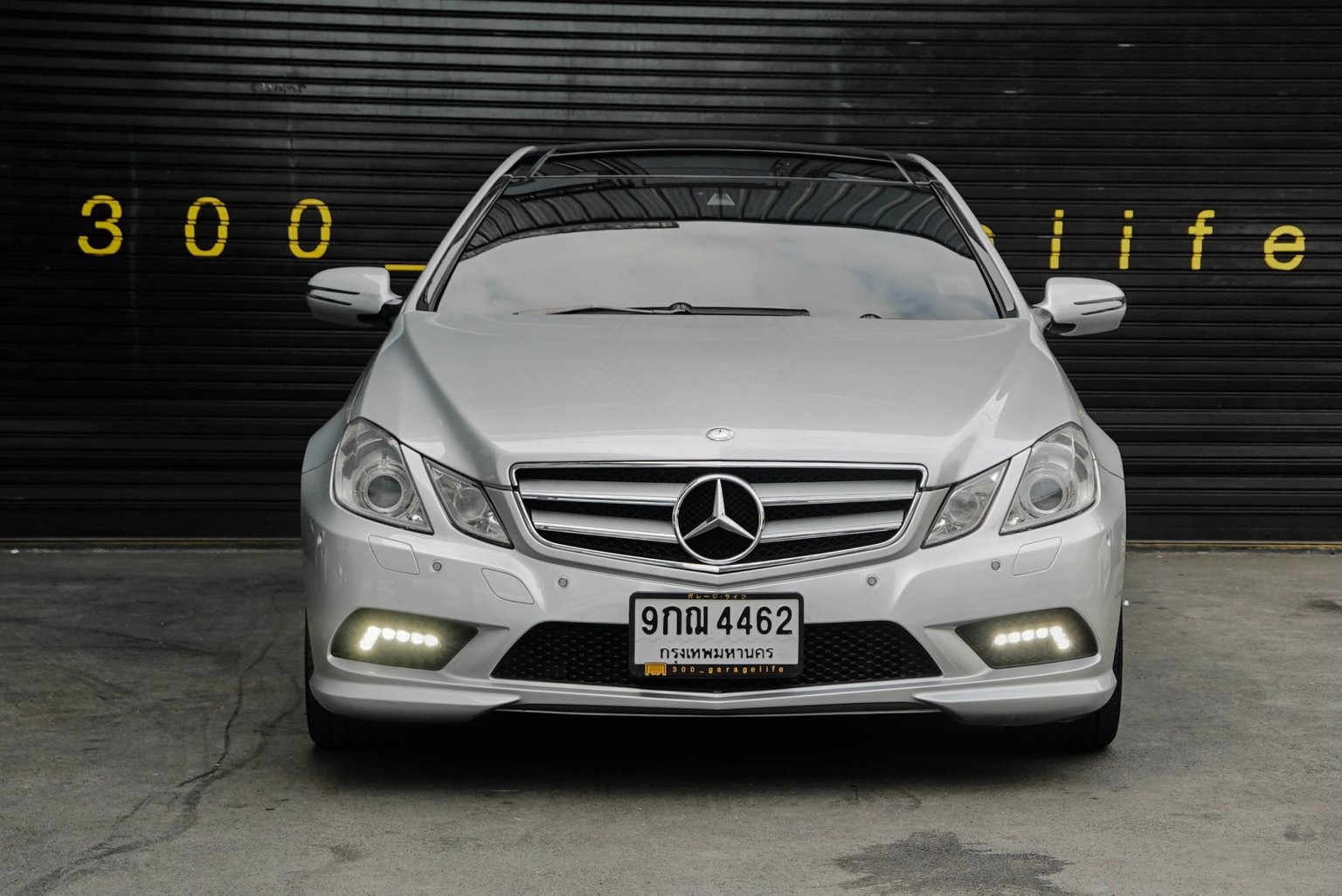 Mercedes-Benz E-Class C207 E250 ปี 2010 สีเงิน (รูปที่ 2)