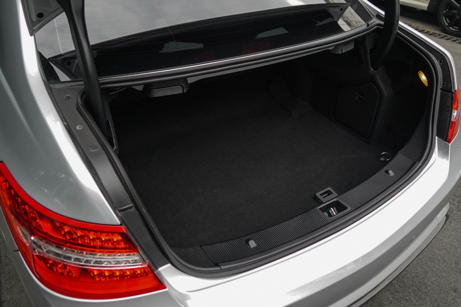 Mercedes-Benz E-Class C207 E250 ปี 2010 สีเงิน (รูปที่ 15)