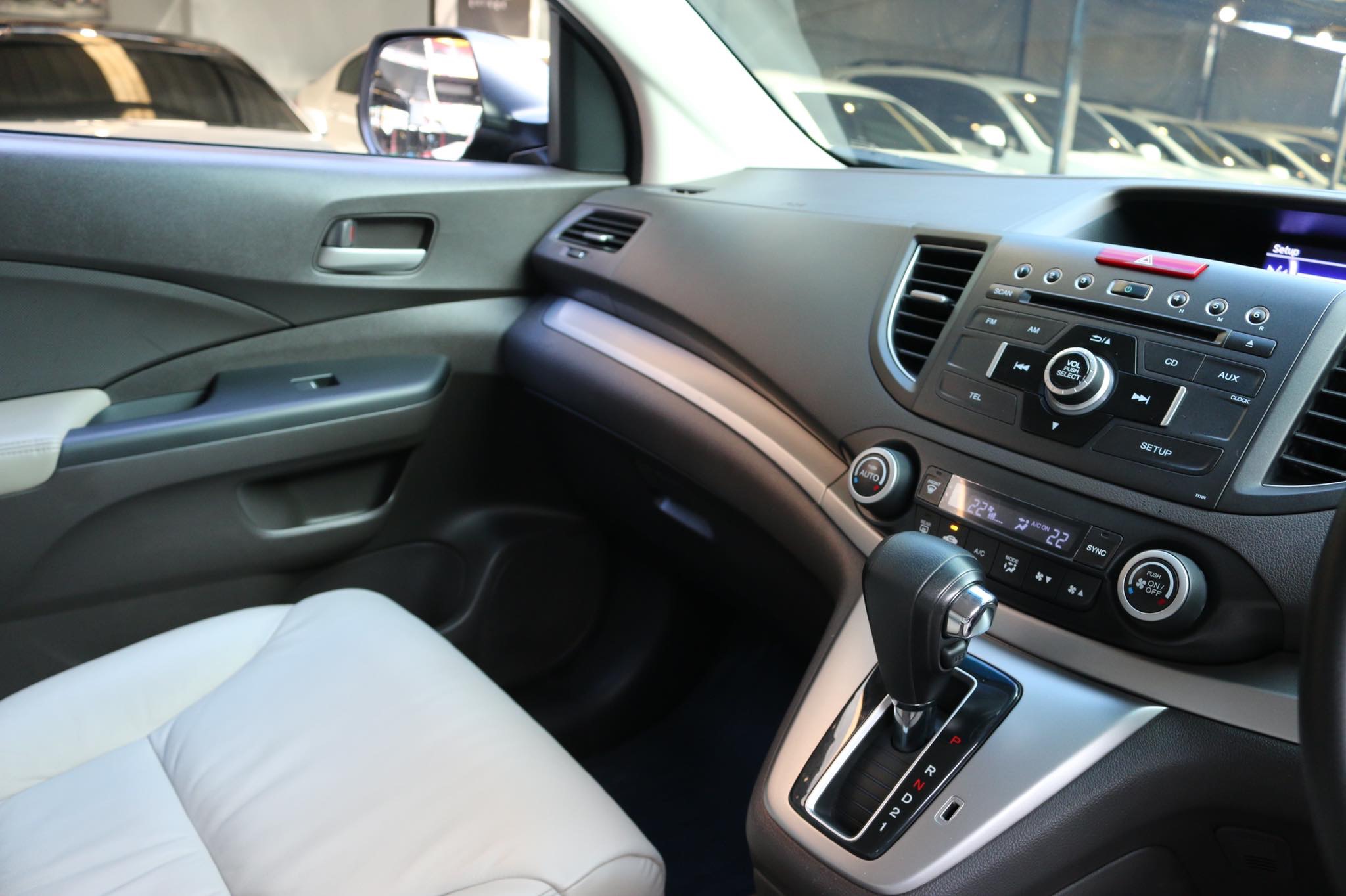Honda CR-V ปี 2012 สีดำ (รูปที่ 12)