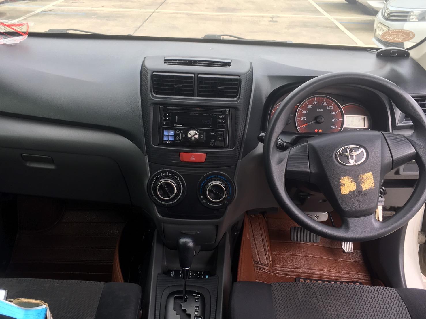 Toyota Avanza ปี 2013 สีขาว (รูปที่ 9)