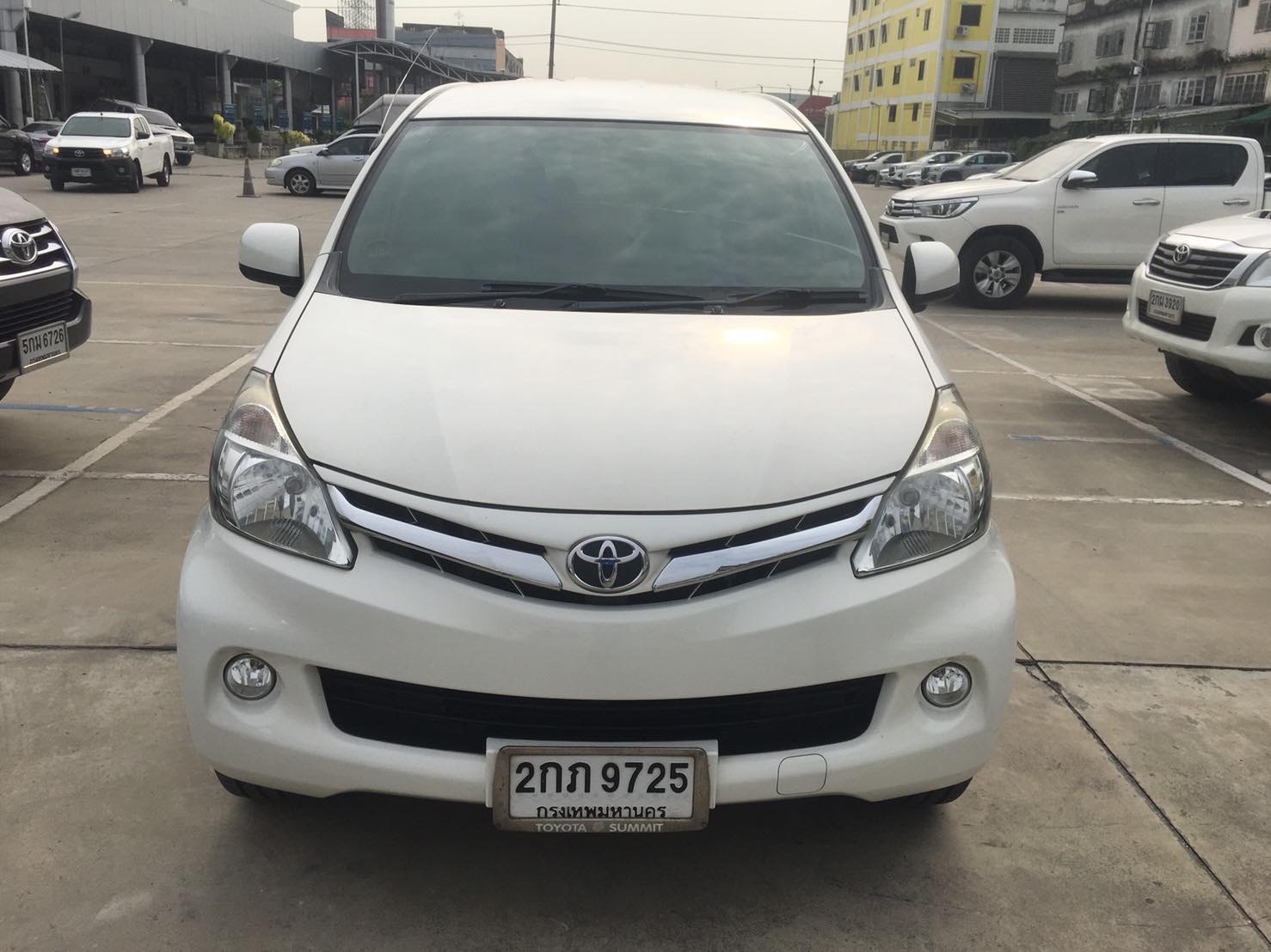 Toyota Avanza ปี 2013 สีขาว (รูปที่ 2)