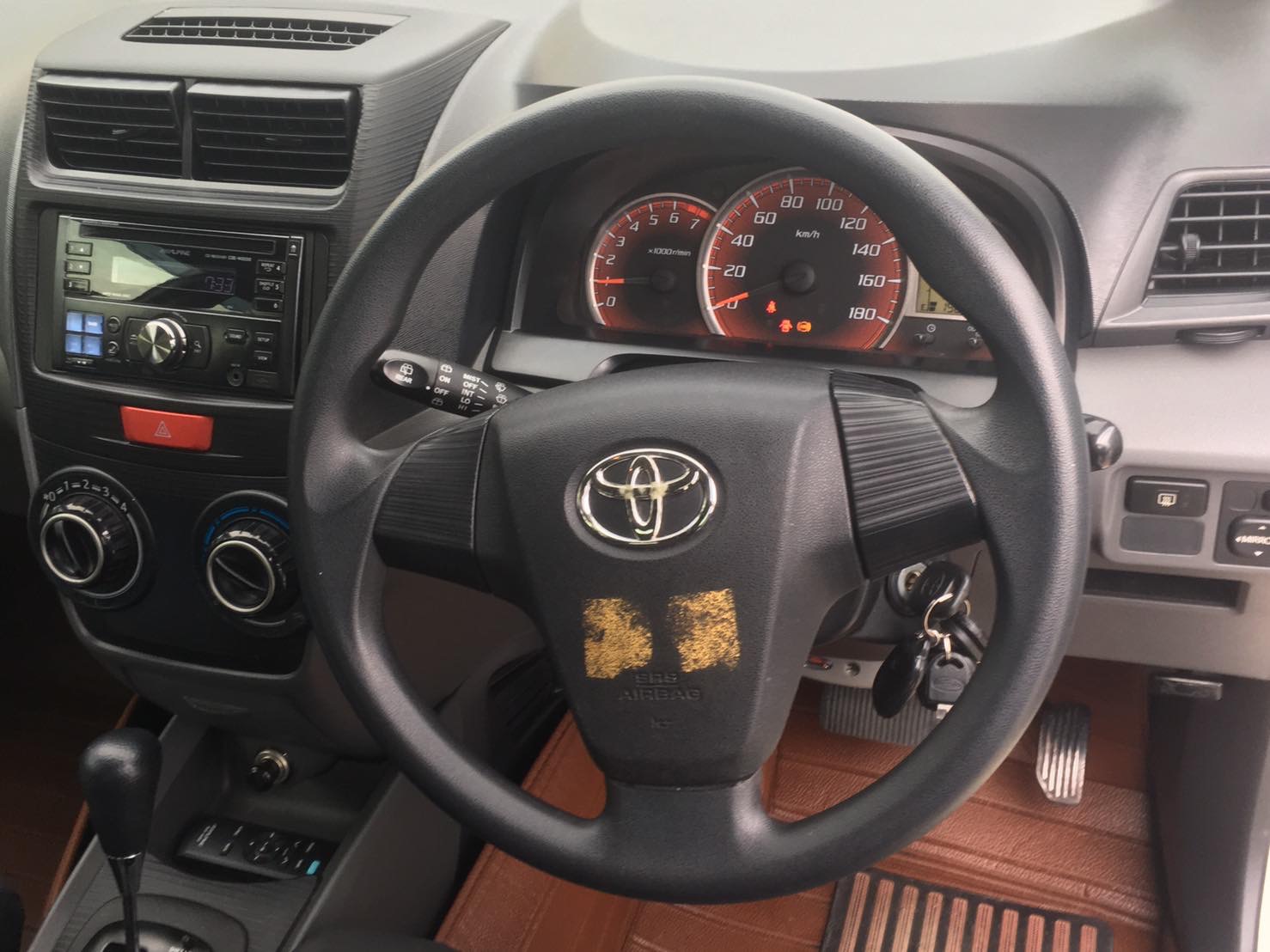 Toyota Avanza ปี 2013 สีขาว (รูปที่ 6)