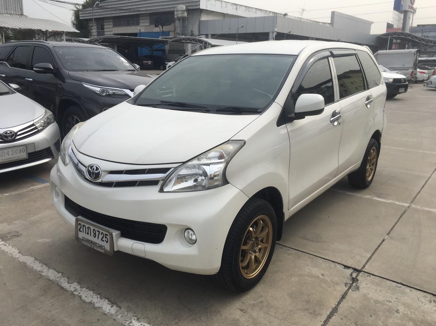 Toyota Avanza ปี 2013 สีขาว (รูปที่ 3)