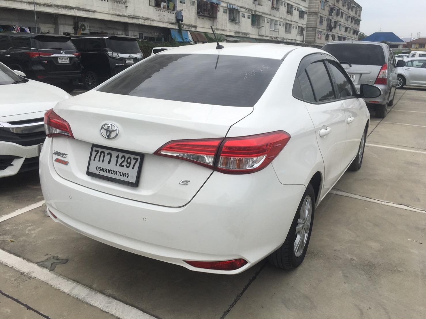 Toyota Yaris Ativ ปี 2018 สีขาว (รูปที่ 4)