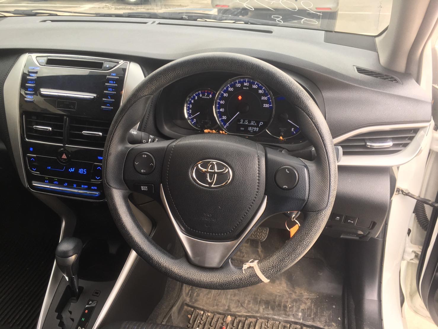 Toyota Yaris Ativ ปี 2018 สีขาว