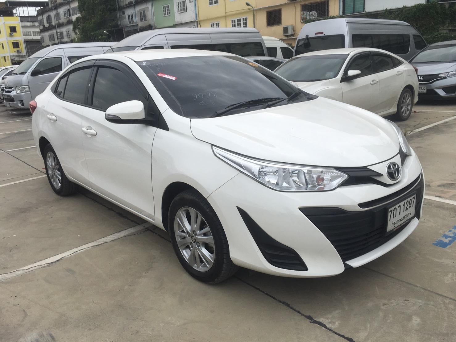 Toyota Yaris Ativ ปี 2018 สีขาว (รูปที่ 2)