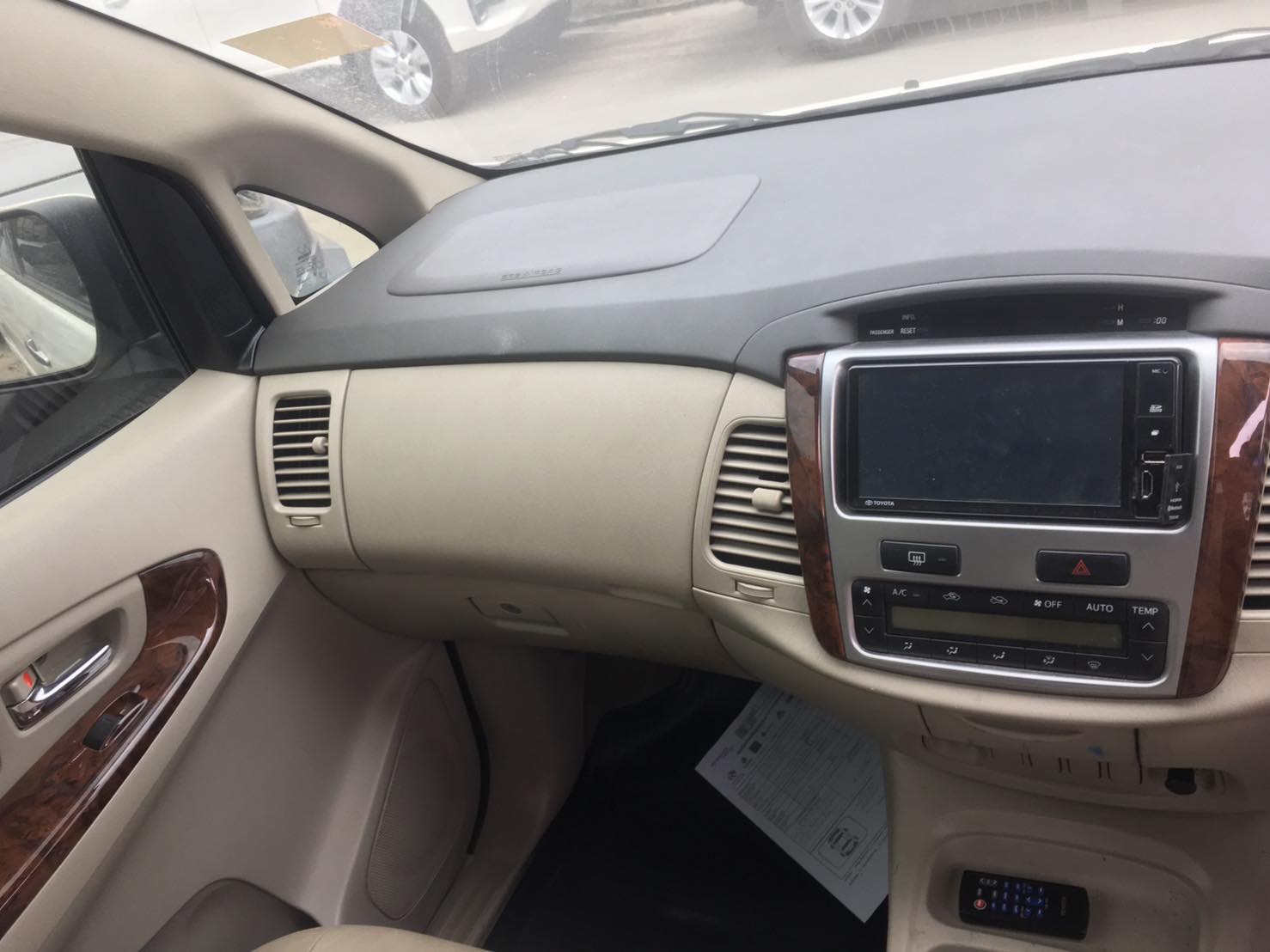 Toyota Innova ปี 2015 สีขาว (รูปที่ 8)