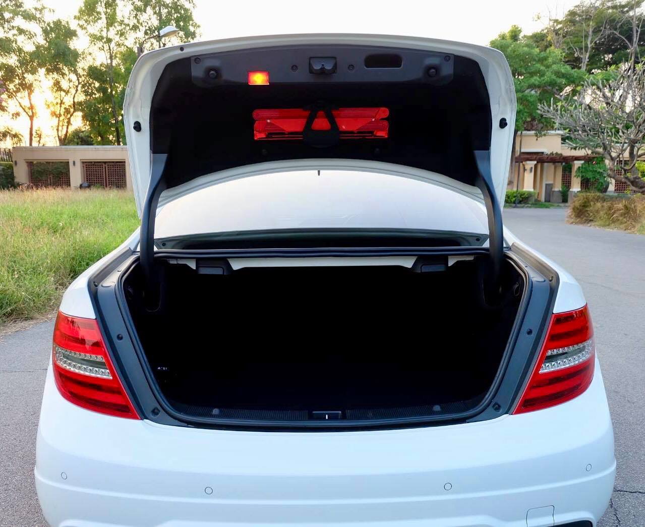 Mercedes-Benz C-Class C204 C180 ปี 2013 สีขาว (รูปที่ 8)