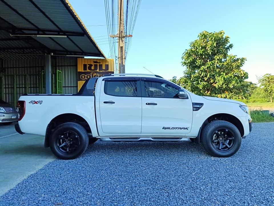 Ford Ranger 4 ประตู ปี 2012 สีขาว (รูปที่ 5)