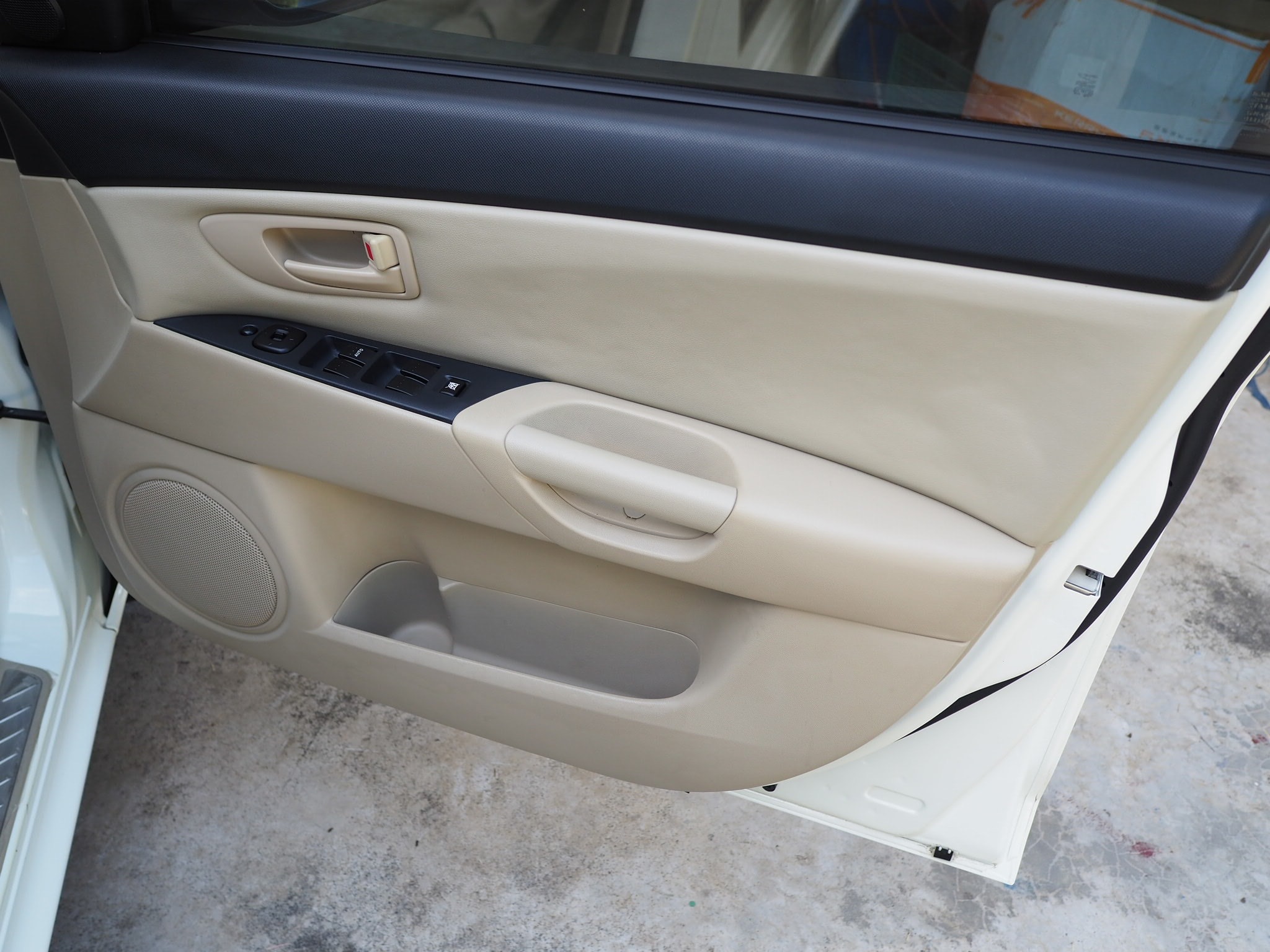 Mazda 3 ปี 2010 สีขาว (รูปที่ 8)