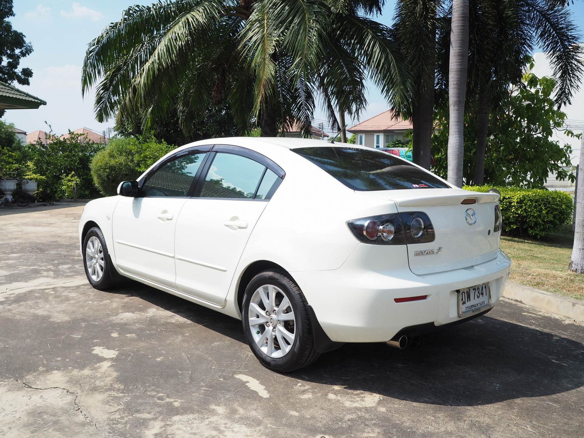 Mazda 3 ปี 2010 สีขาว (รูปที่ 2)
