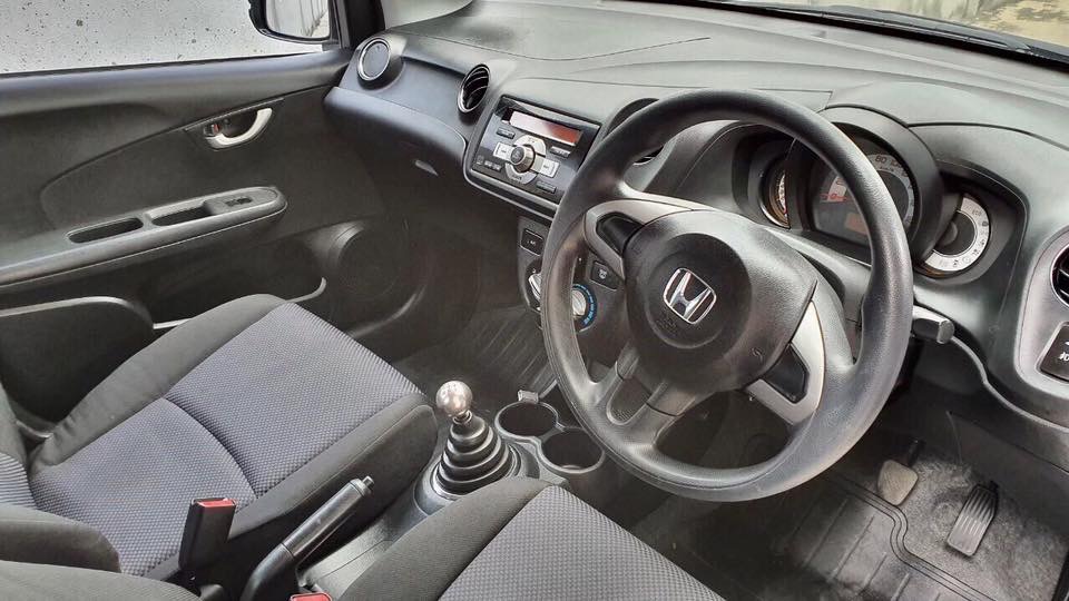 Honda Brio ปี 2016 สีขาว (รูปที่ 9)