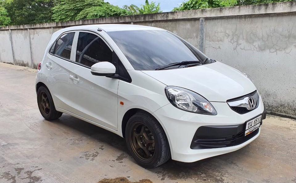 Honda Brio ปี 2016 สีขาว (รูปที่ 2)