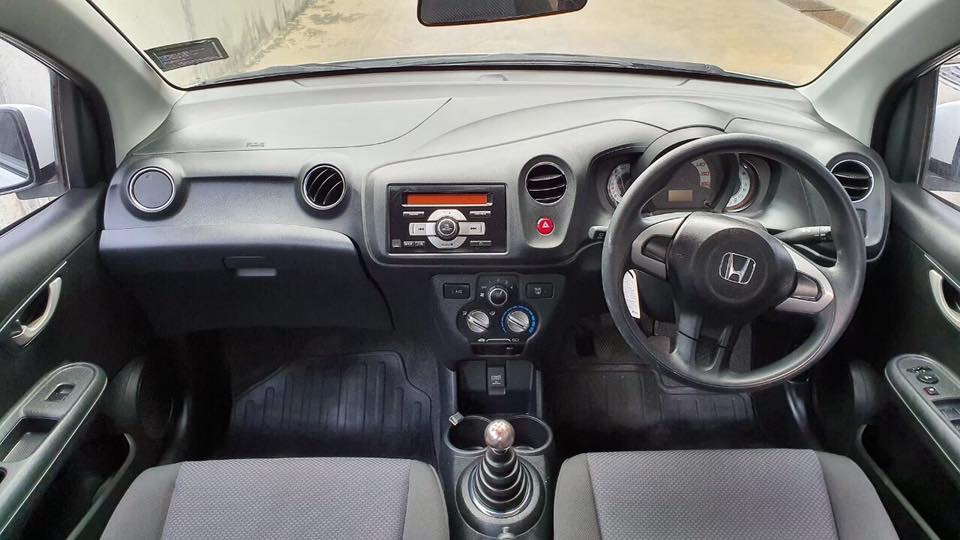 Honda Brio ปี 2016 สีขาว (รูปที่ 10)