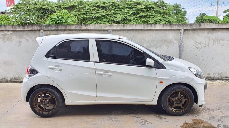 Honda Brio ปี 2016 สีขาว (รูปที่ 8)