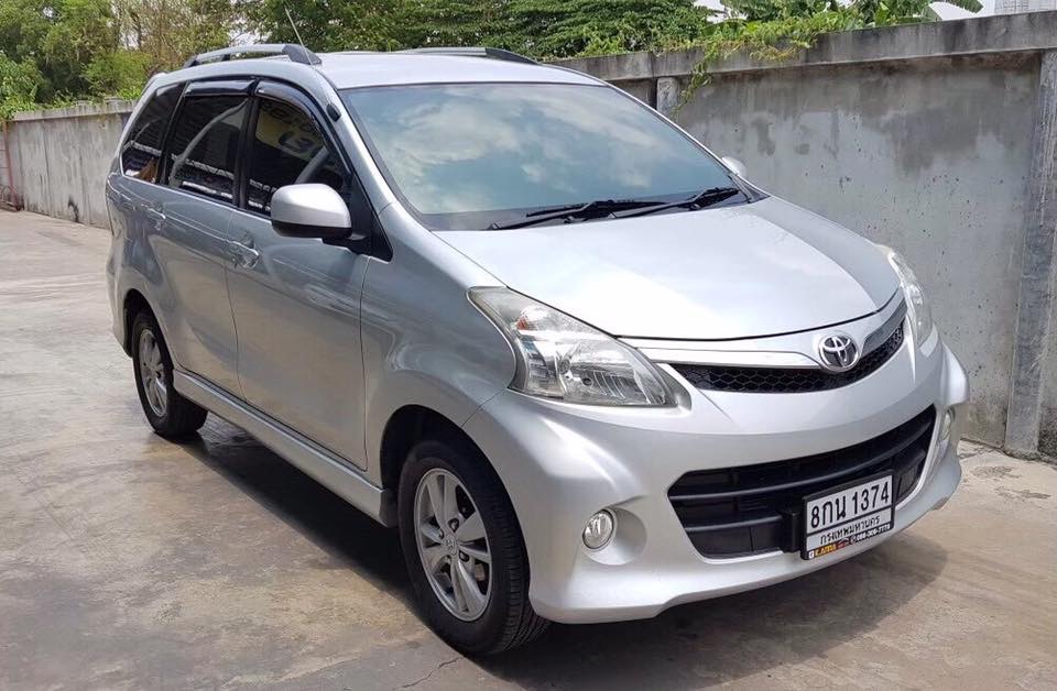 Toyota Avanza ปี 2012 สีเงิน