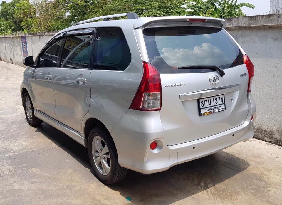 Toyota Avanza ปี 2012 สีเงิน (รูปที่ 2)