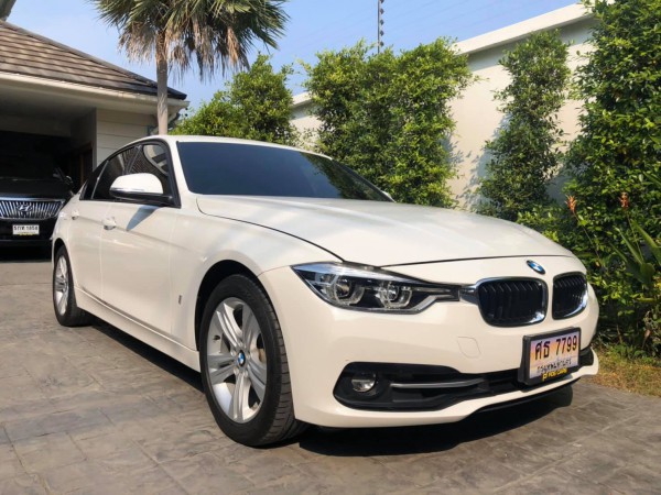 BMW 3 Series Gen6 F30 330e ปี 2017 สีขาว