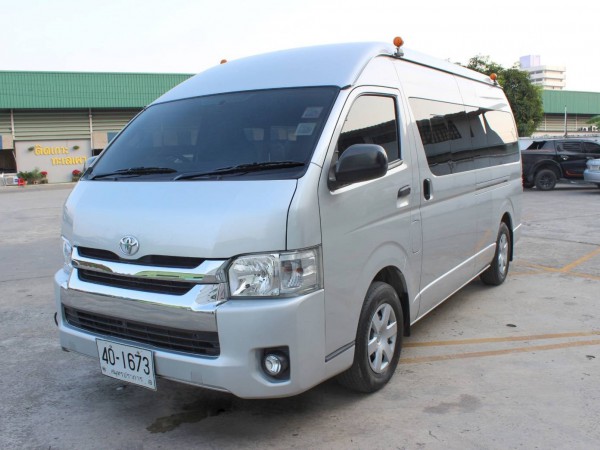 Toyota HiAce Commuter ปี 2016 สีเงิน