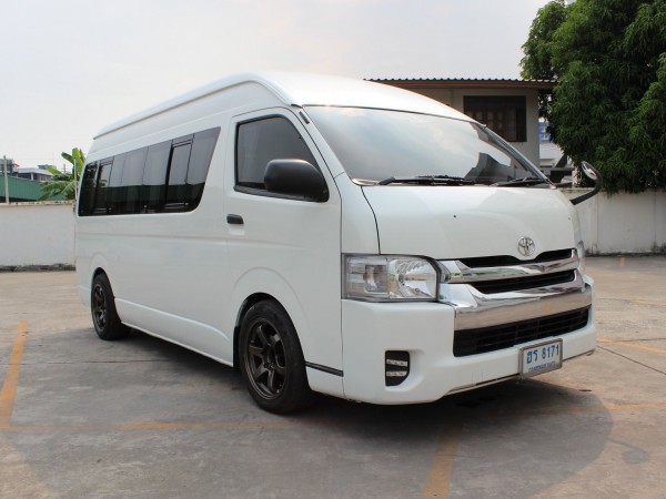 Toyota HiAce Commuter ปี 2012 สีขาว